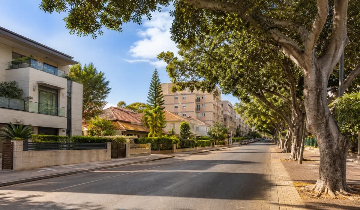 המחשה: סביבת מגורים ובריכה באווירה מקומית